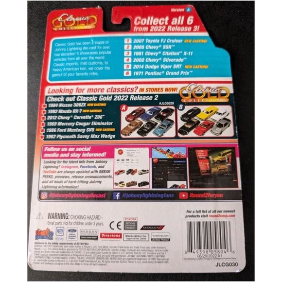 Johnny Lightning 1971 Pontiac Grand Prix Bronzini Gold Metallic - Picture 5 of 8